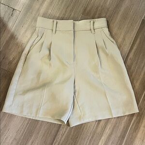 Wilfred Effortless Beige Pleated Shorts 00